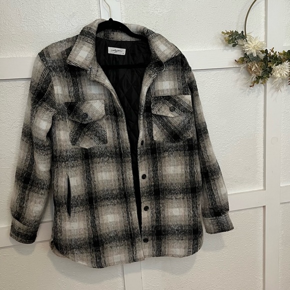 CJLA Shacket - Picture 1 of 12